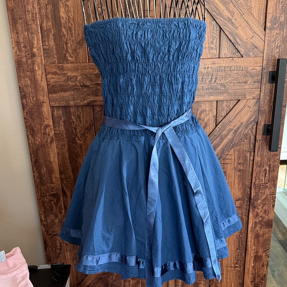 Elegant Blue Strapless Dress Medium
